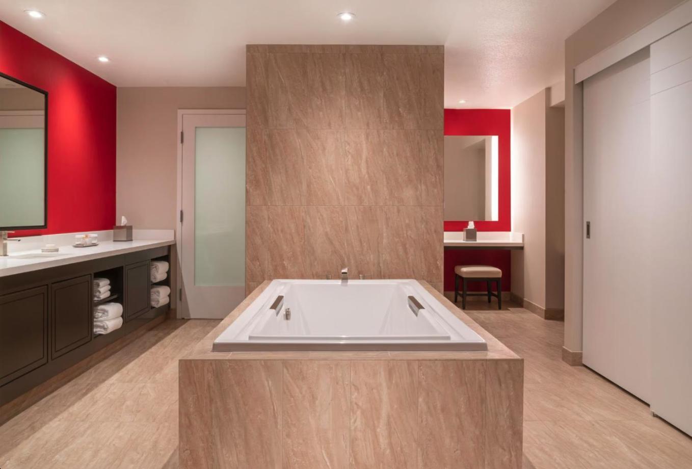 2 Rooms Resort Premium Suite Resort Tower Queen
